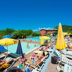 https://locazione-turistica-family-camping-serenella-1.hotelinveneto.com